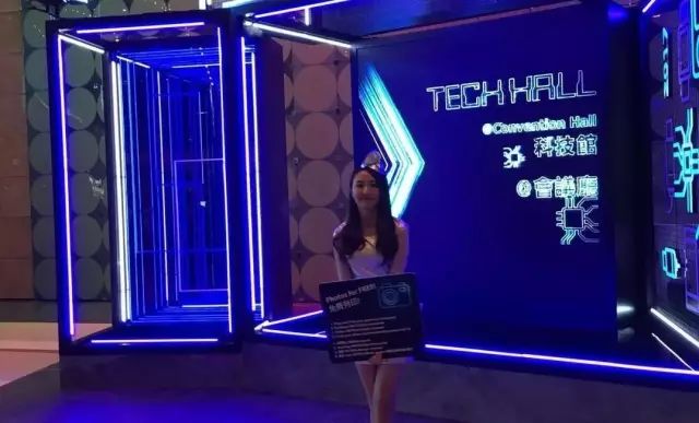 亲切的司仪小姐